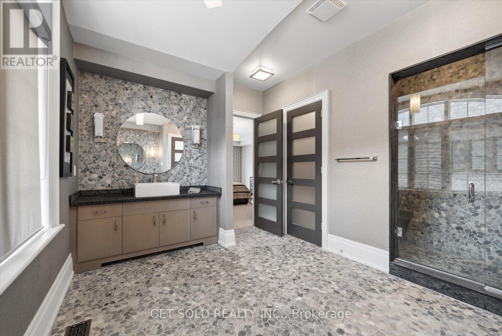 8 Thornhill Avenue, Vaughan (Uplands), Ontario  L4J 1J4 - Photo 30 - N12856466