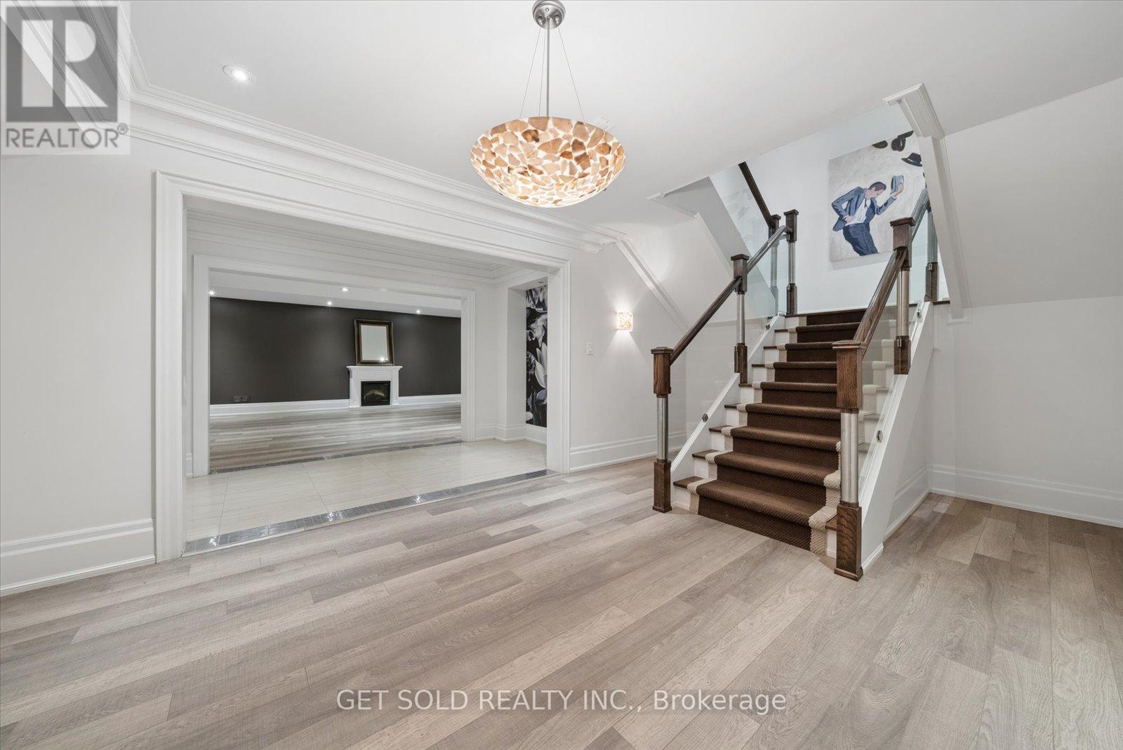 8 Thornhill Avenue, Vaughan (Uplands), Ontario  L4J 1J4 - Photo 36 - N12856466