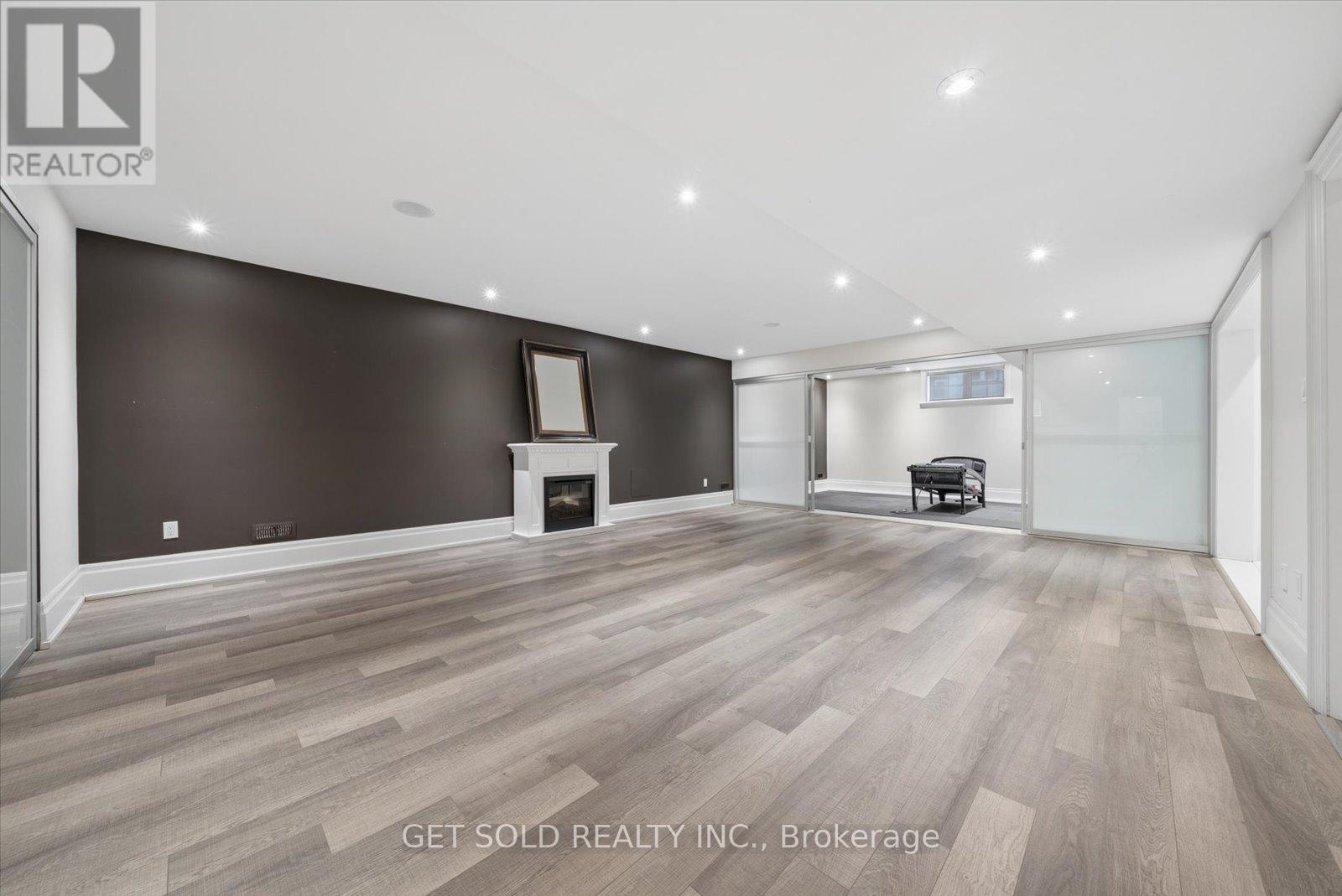 8 Thornhill Avenue, Vaughan (Uplands), Ontario  L4J 1J4 - Photo 37 - N12856466