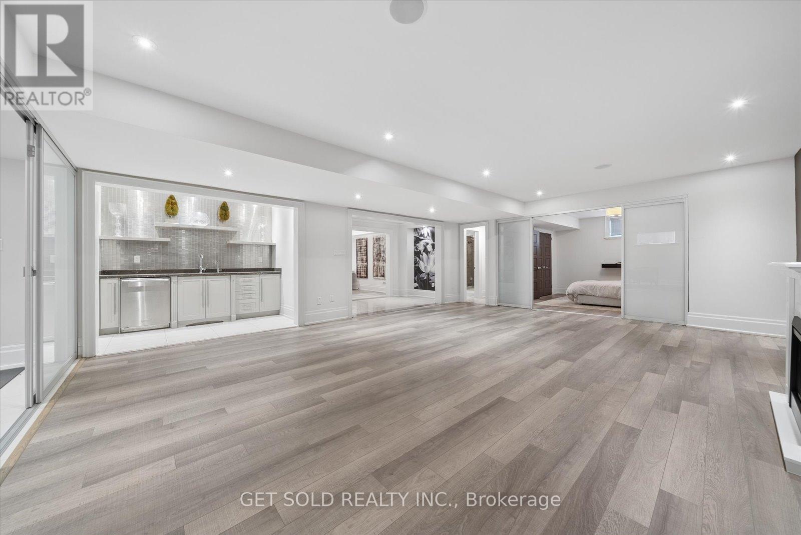 8 Thornhill Avenue, Vaughan (Uplands), Ontario  L4J 1J4 - Photo 38 - N12856466