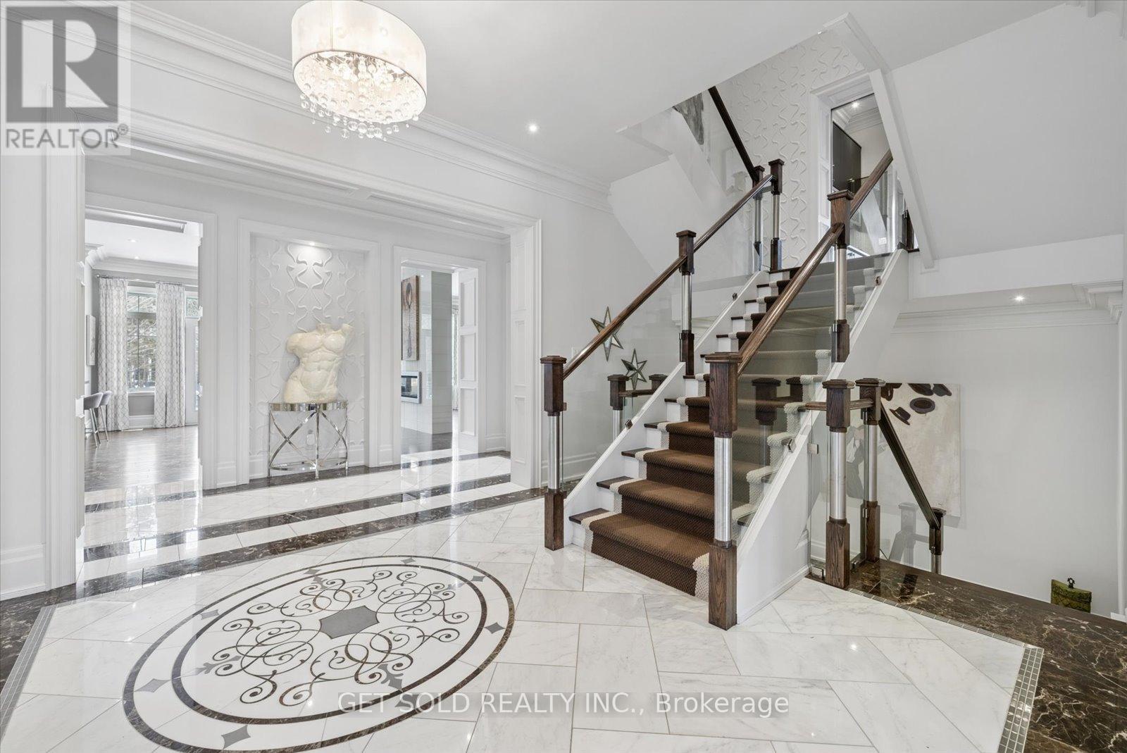 8 Thornhill Avenue, Vaughan (Uplands), Ontario  L4J 1J4 - Photo 6 - N12856466