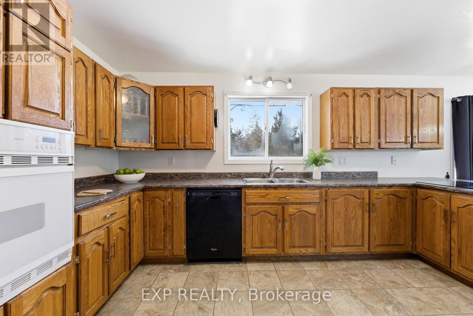 15 Mcintyre Road, Prince Edward County (Ameliasburg Ward), Ontario  K0K 1A0 - Photo 12 - X12854492