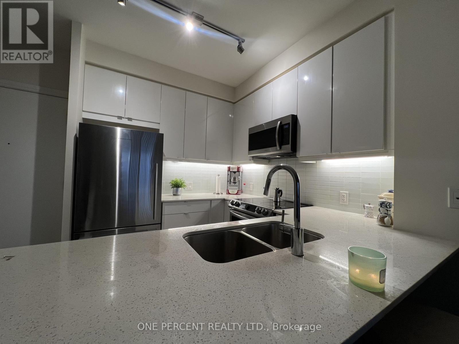 819 - 50 Thomas Riley Road, Toronto (Islington-City Centre West), Ontario  M9B 0C1 - Photo 2 - W12856420