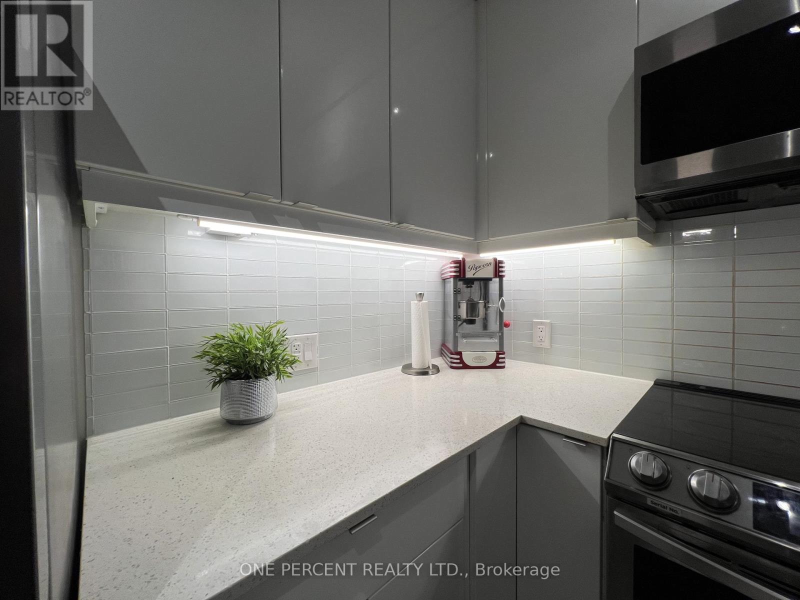 819 - 50 Thomas Riley Road, Toronto (Islington-City Centre West), Ontario  M9B 0C1 - Photo 3 - W12856420