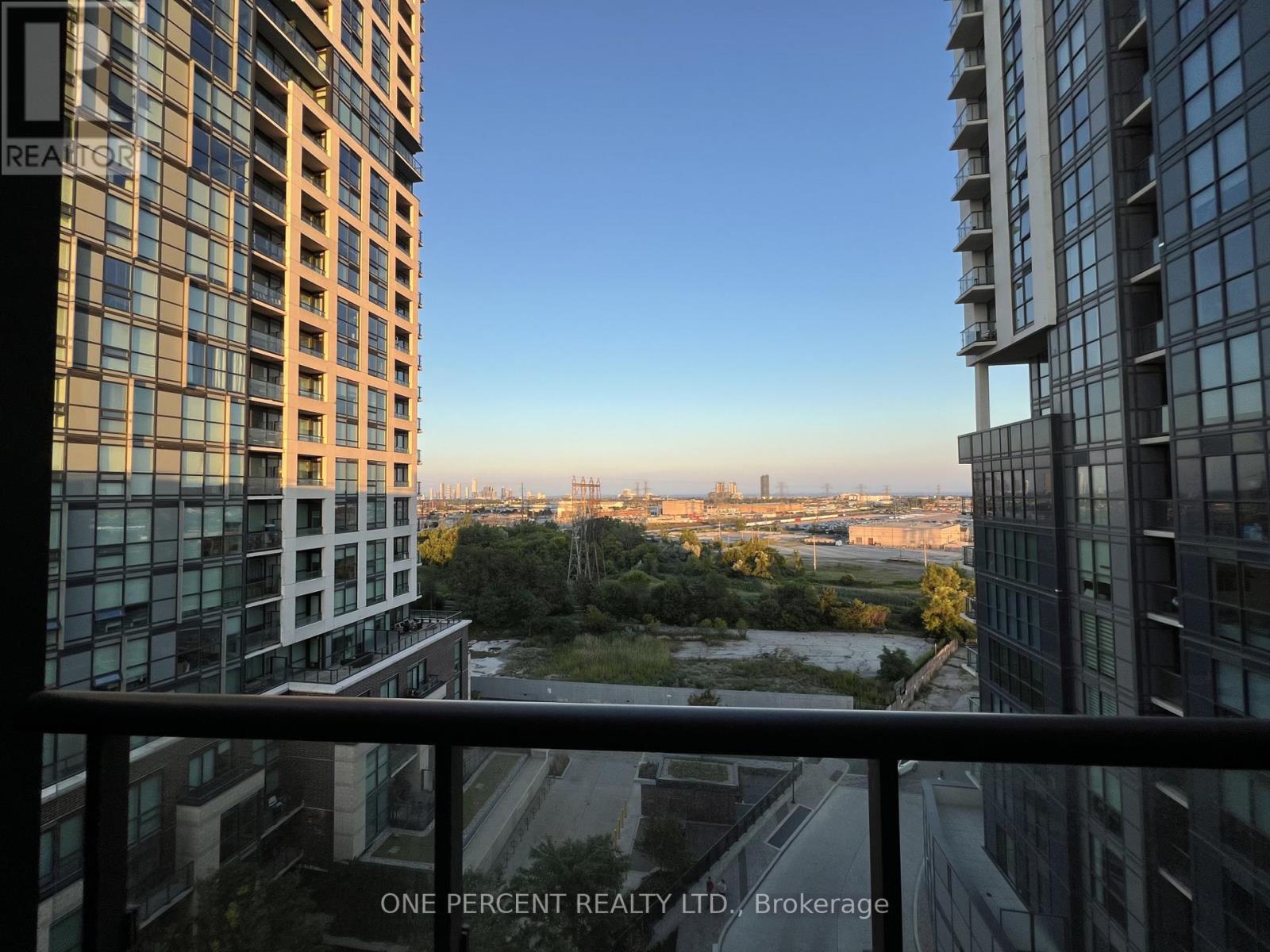 819 - 50 Thomas Riley Road, Toronto (Islington-City Centre West), Ontario  M9B 0C1 - Photo 5 - W12856420