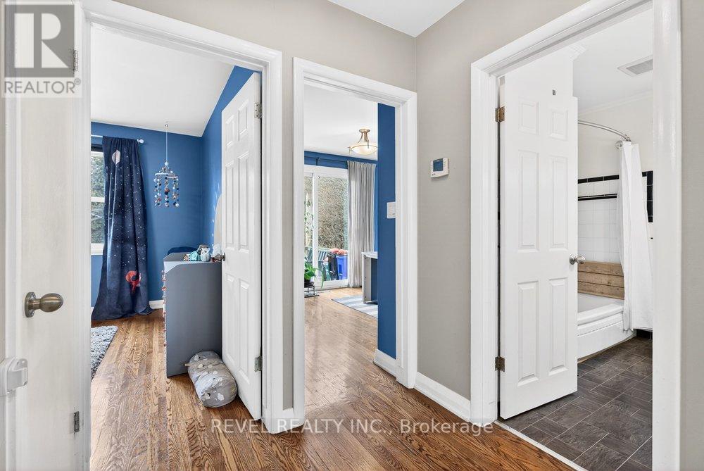 399 Pepper Drive, Burlington (Brant), Ontario  L7R 3E1 - Photo 14 - W12856434