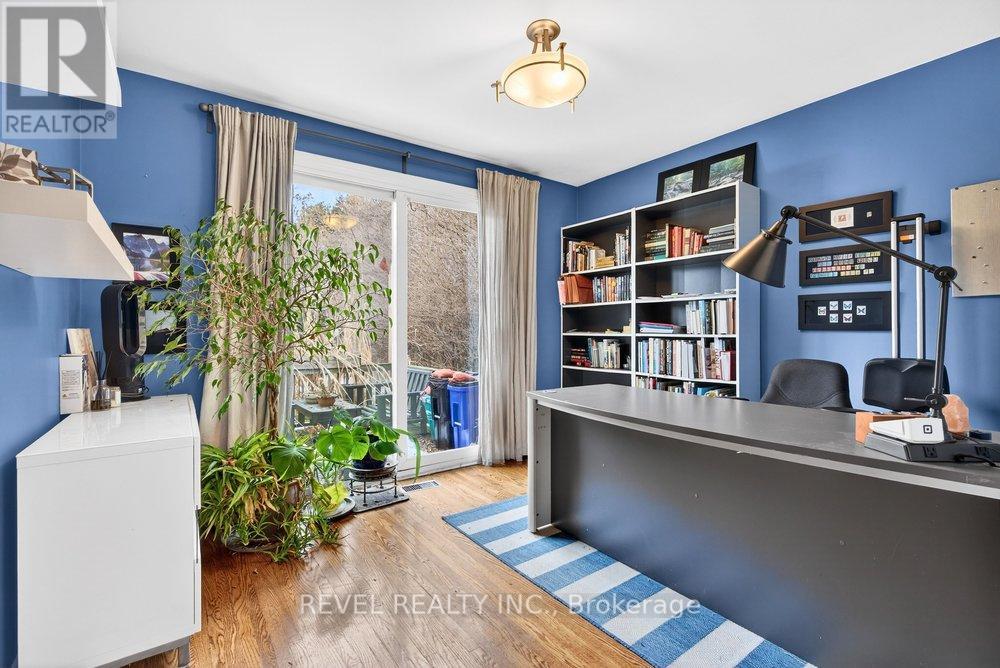 399 Pepper Drive, Burlington (Brant), Ontario  L7R 3E1 - Photo 15 - W12856434