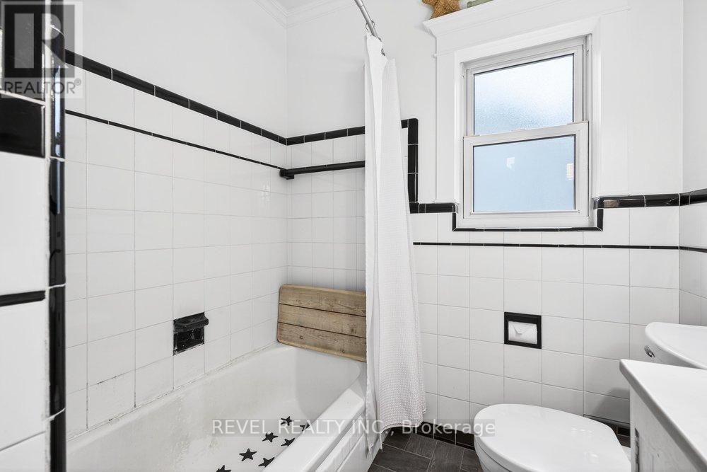 399 Pepper Drive, Burlington (Brant), Ontario  L7R 3E1 - Photo 18 - W12856434