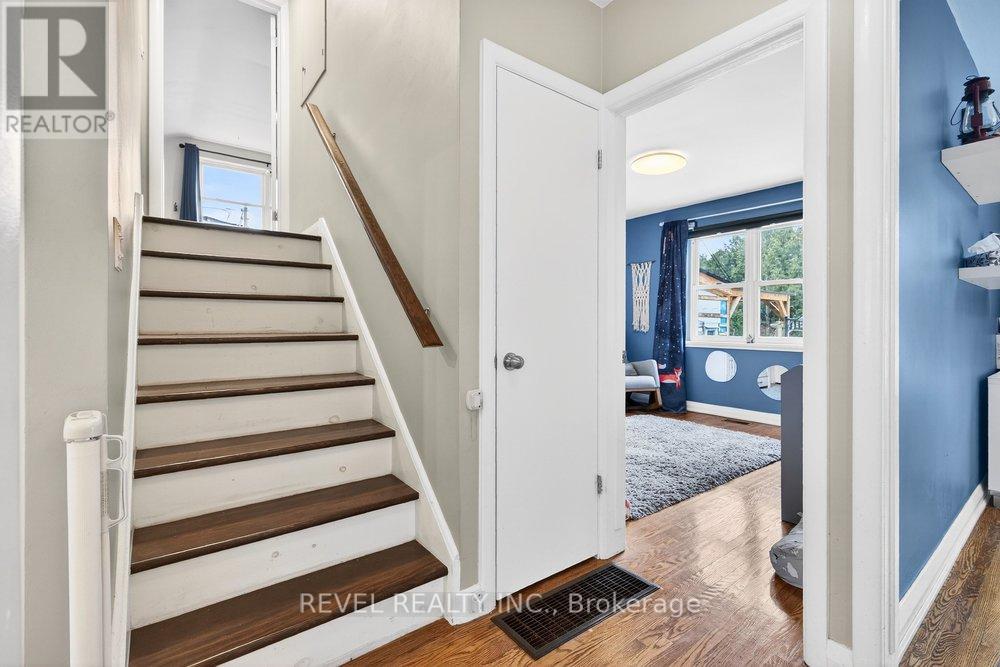 399 Pepper Drive, Burlington (Brant), Ontario  L7R 3E1 - Photo 22 - W12856434