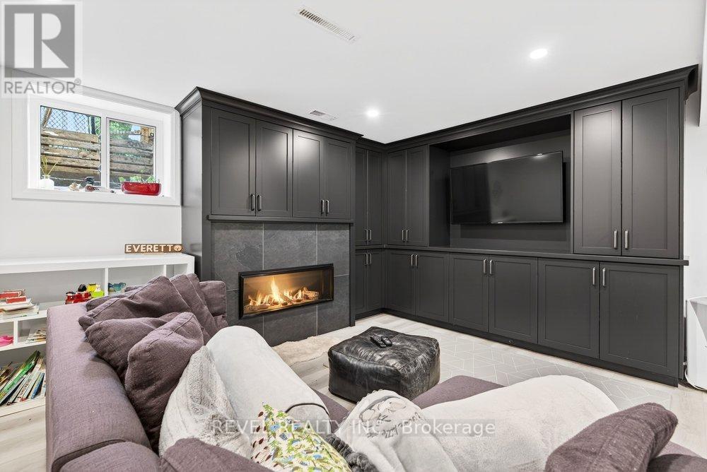 399 Pepper Drive, Burlington (Brant), Ontario  L7R 3E1 - Photo 32 - W12856434