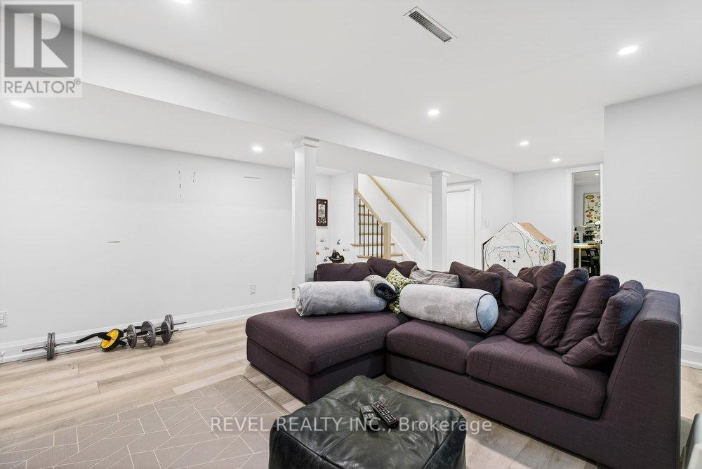 399 Pepper Drive, Burlington (Brant), Ontario  L7R 3E1 - Photo 36 - W12856434