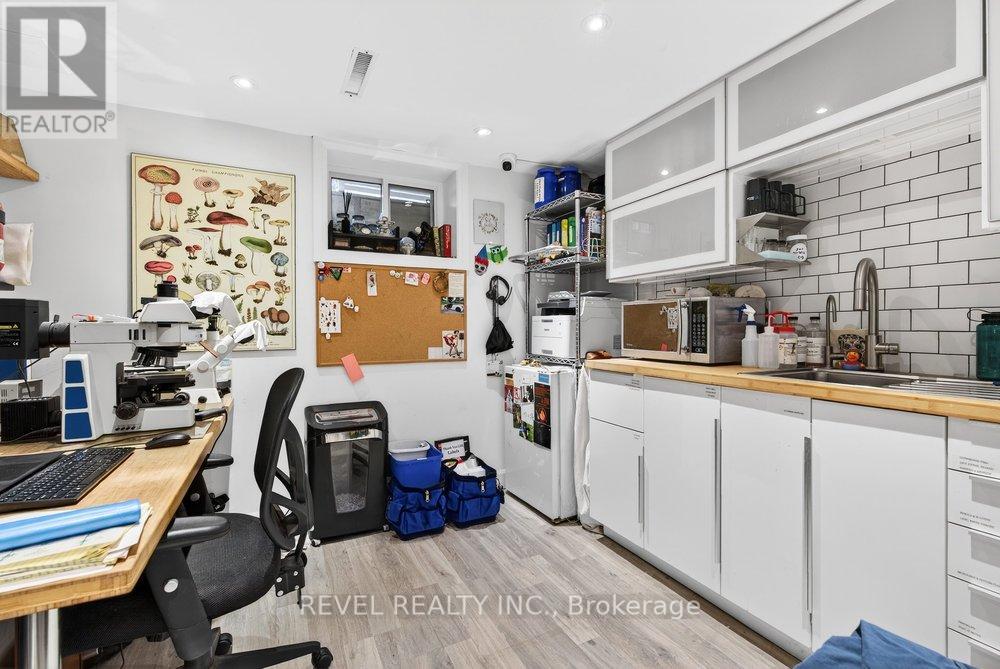 399 Pepper Drive, Burlington (Brant), Ontario  L7R 3E1 - Photo 38 - W12856434