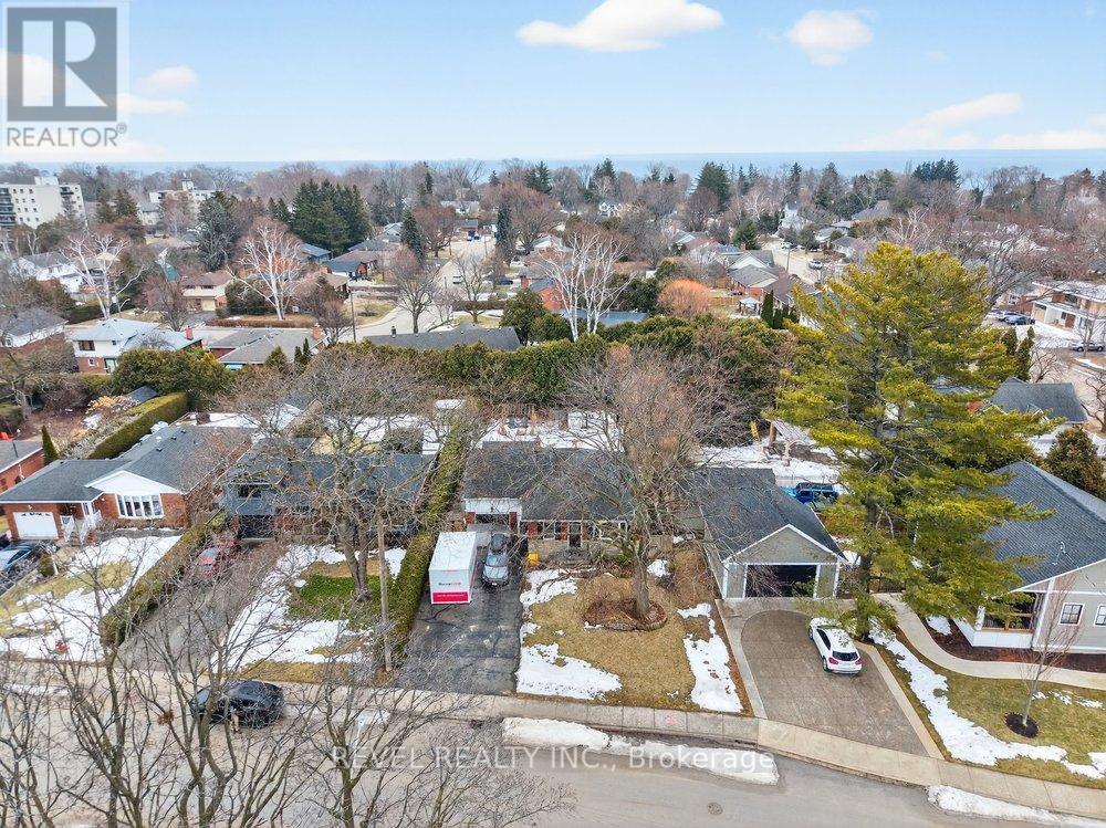 399 Pepper Drive, Burlington (Brant), Ontario  L7R 3E1 - Photo 45 - W12856434