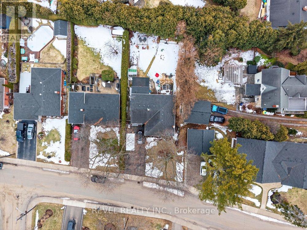 399 Pepper Drive, Burlington (Brant), Ontario  L7R 3E1 - Photo 46 - W12856434