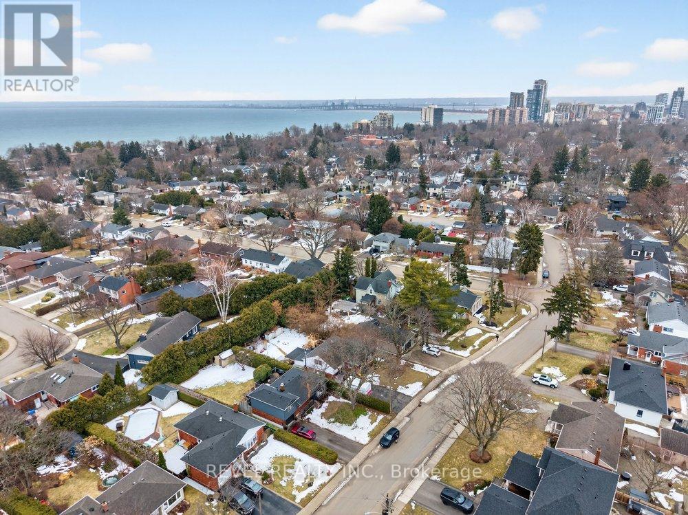 399 Pepper Drive, Burlington (Brant), Ontario  L7R 3E1 - Photo 48 - W12856434