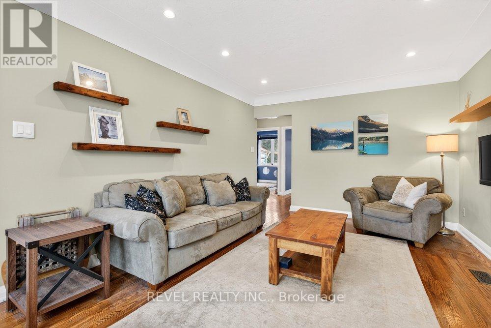 399 Pepper Drive, Burlington (Brant), Ontario  L7R 3E1 - Photo 7 - W12856434