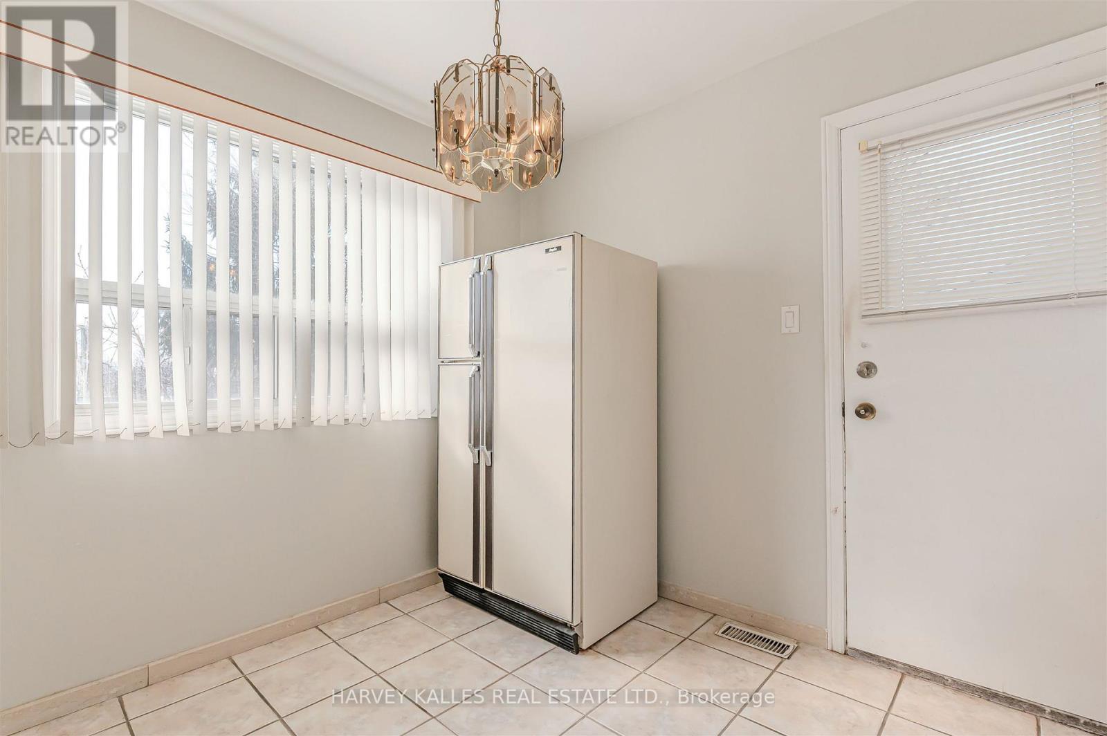 274 Mcgill Street, Mississauga (Cooksville), Ontario  L5A 1V4 - Photo 18 - W12856440