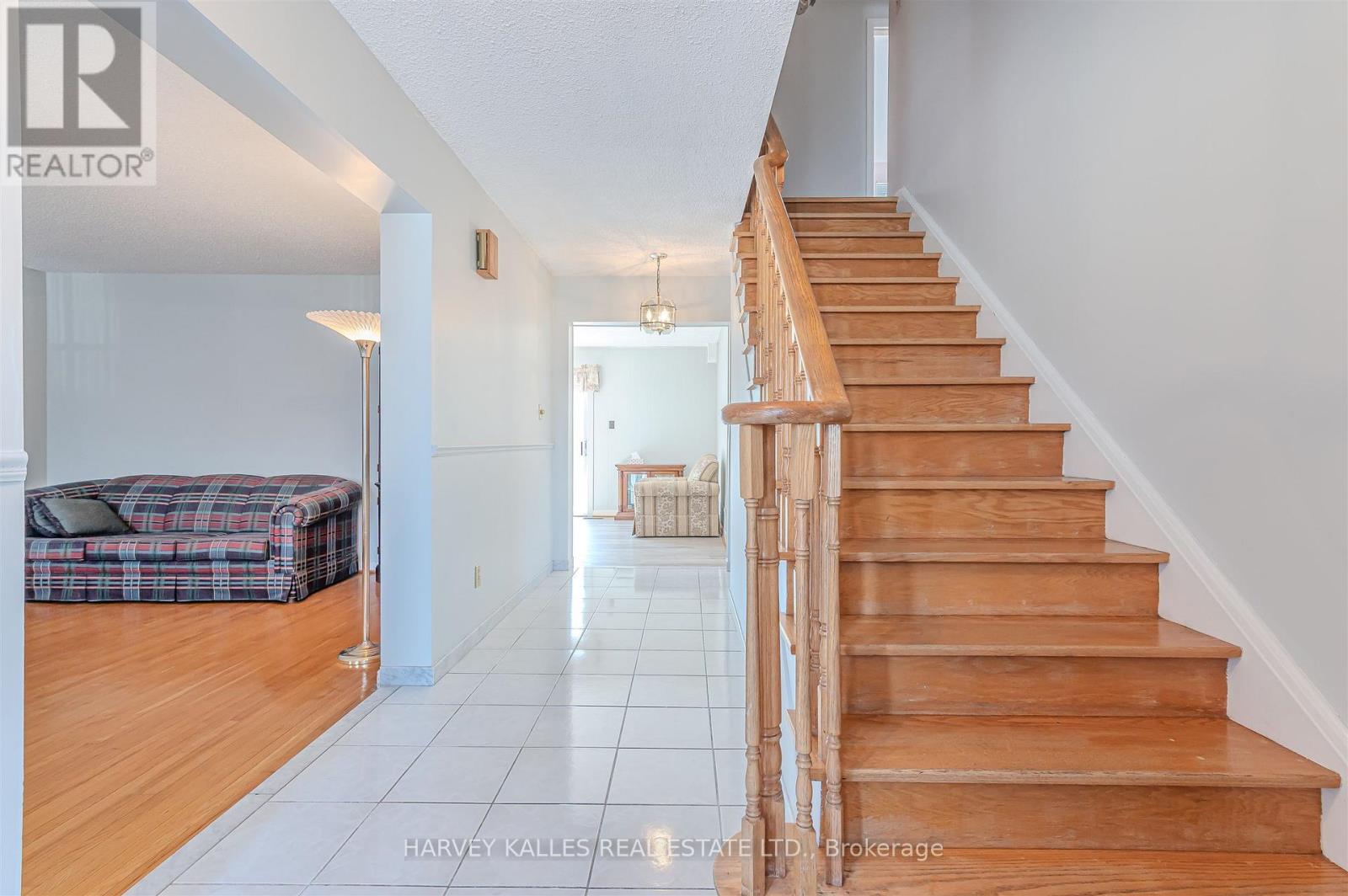 274 Mcgill Street, Mississauga (Cooksville), Ontario  L5A 1V4 - Photo 4 - W12856440