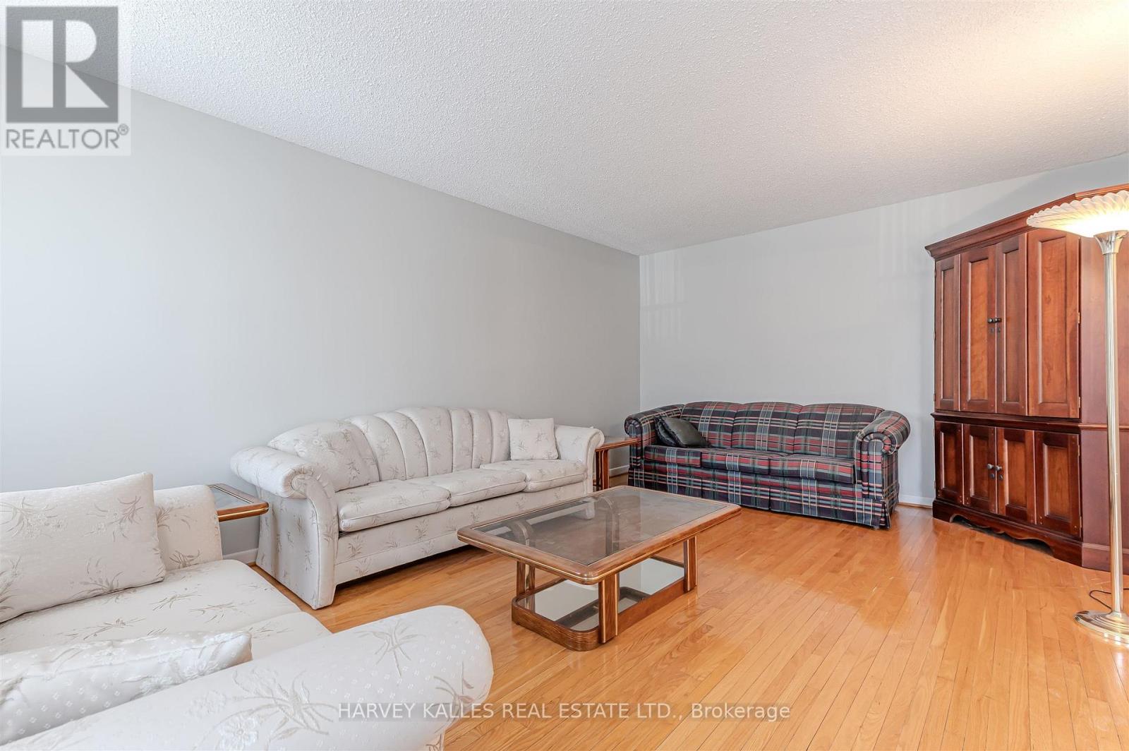 274 Mcgill Street, Mississauga (Cooksville), Ontario  L5A 1V4 - Photo 6 - W12856440
