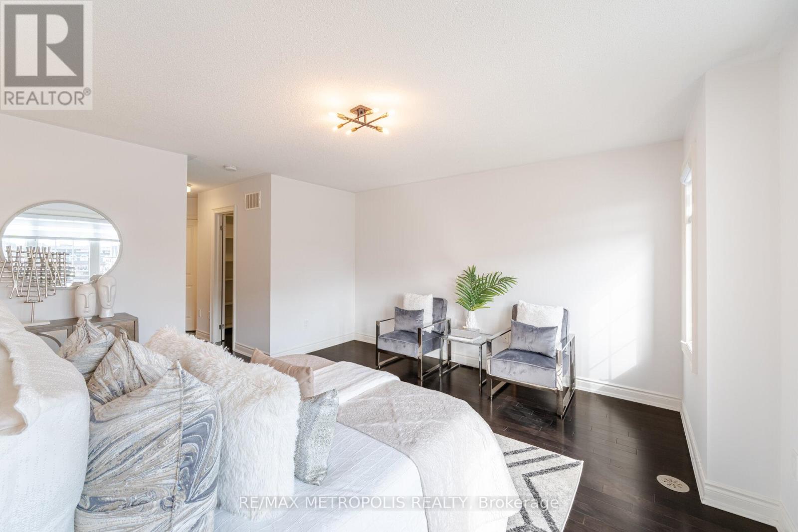 2427 Baronwood Drive, Oakville, Ontario  L6M 0J7 - Photo 19 - W12856458