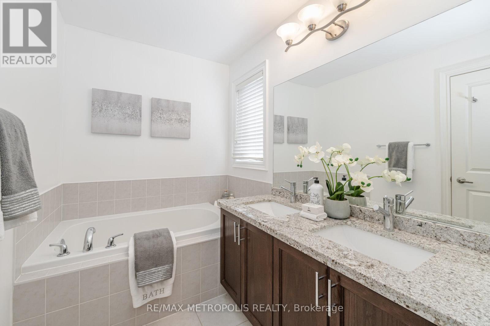 2427 Baronwood Drive, Oakville, Ontario  L6M 0J7 - Photo 21 - W12856458