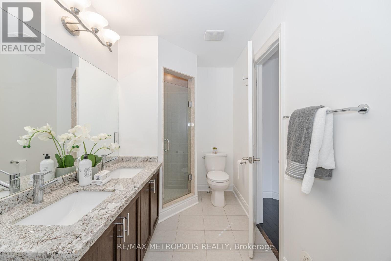 2427 Baronwood Drive, Oakville, Ontario  L6M 0J7 - Photo 22 - W12856458