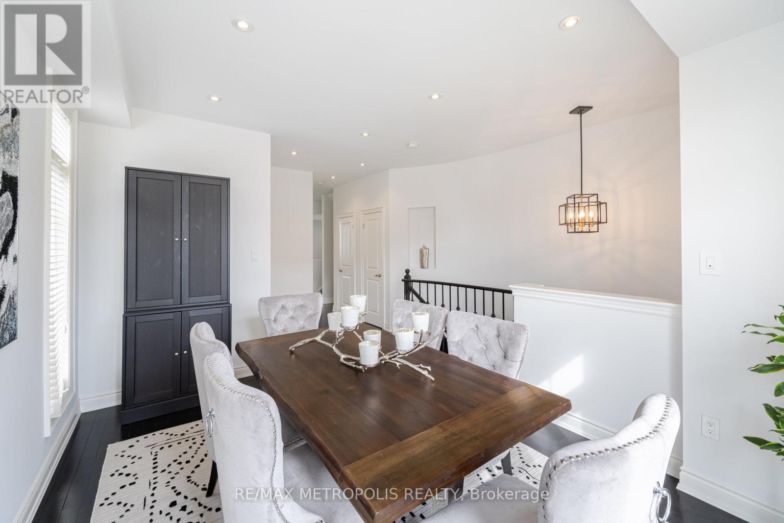 2427 Baronwood Drive, Oakville, Ontario  L6M 0J7 - Photo 6 - W12856458