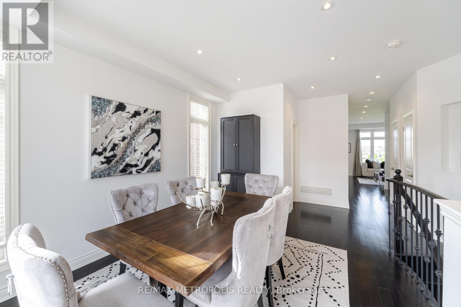 2427 Baronwood Drive, Oakville, Ontario  L6M 0J7 - Photo 7 - W12856458