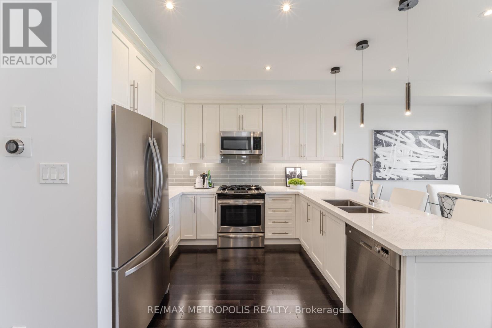 2427 Baronwood Drive, Oakville, Ontario  L6M 0J7 - Photo 9 - W12856458