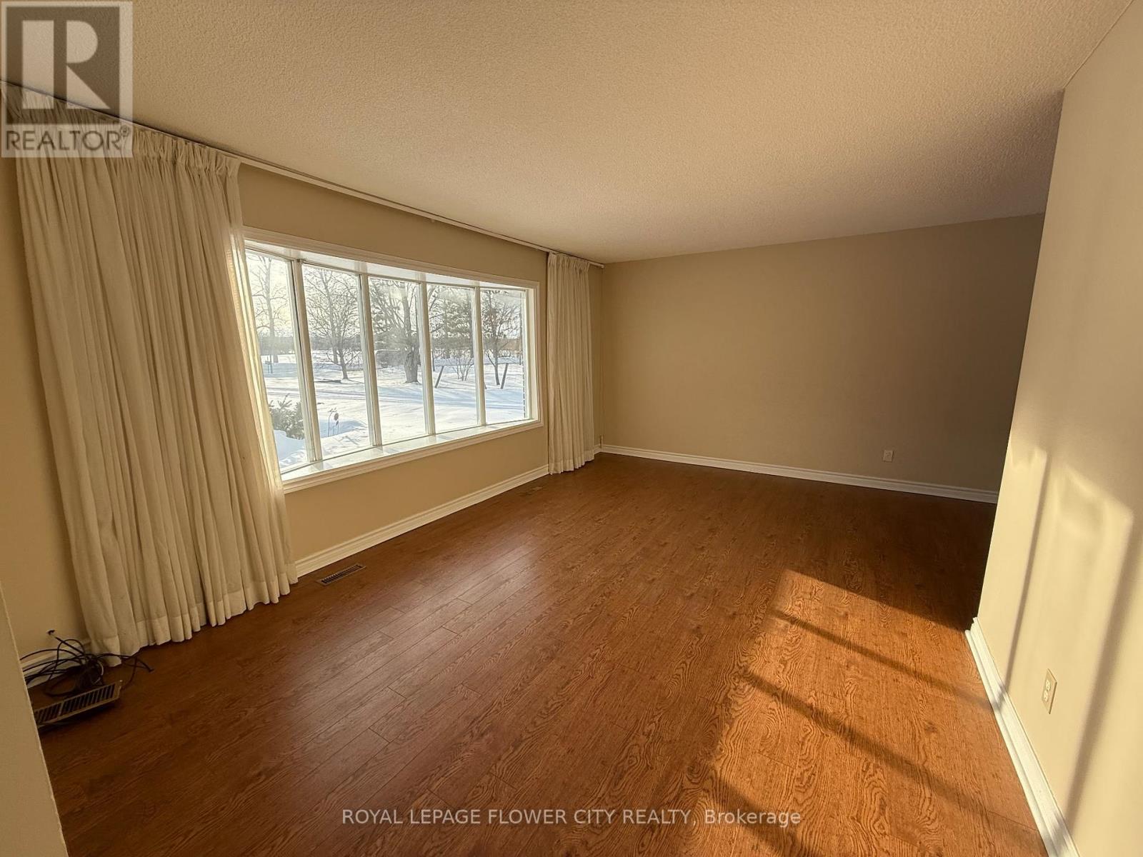 10733 Sixth Line, Halton Hills (Rural Halton Hills), Ontario  L7G 4S6 - Photo 3 - W12856468