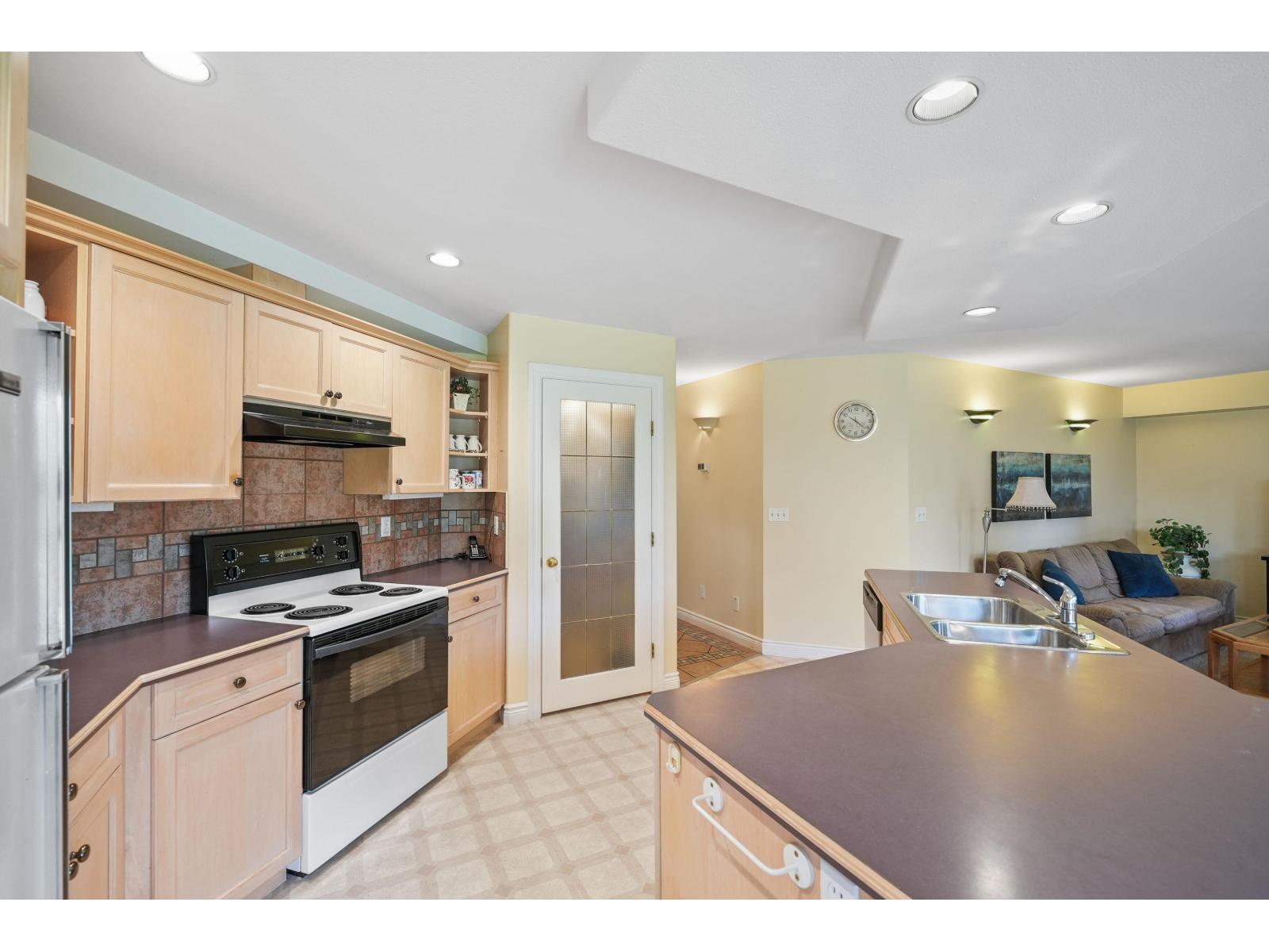 6203 190 Street, Surrey, British Columbia  V3S 8S4 - Photo 5 - R3097065