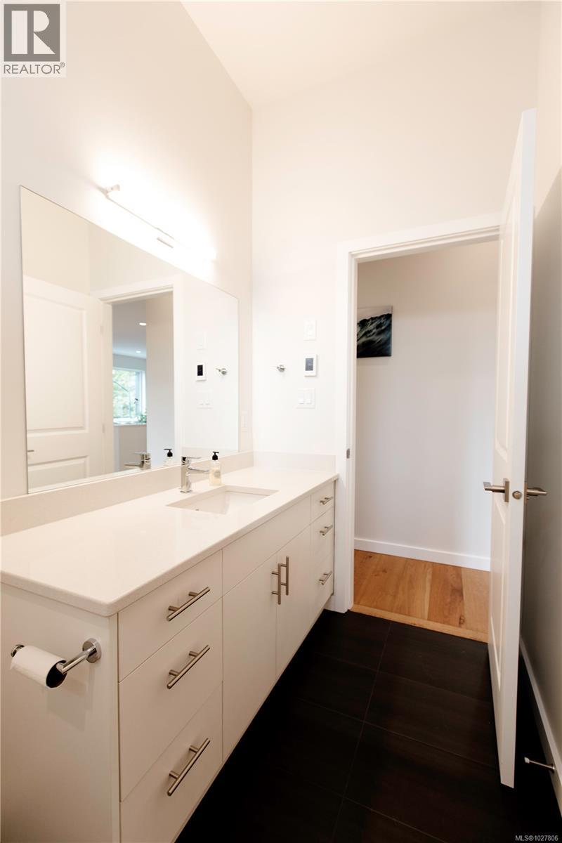 823 Lorne White Pl, Ucluelet, British Columbia  V0R 3A0 - Photo 23 - 1027806