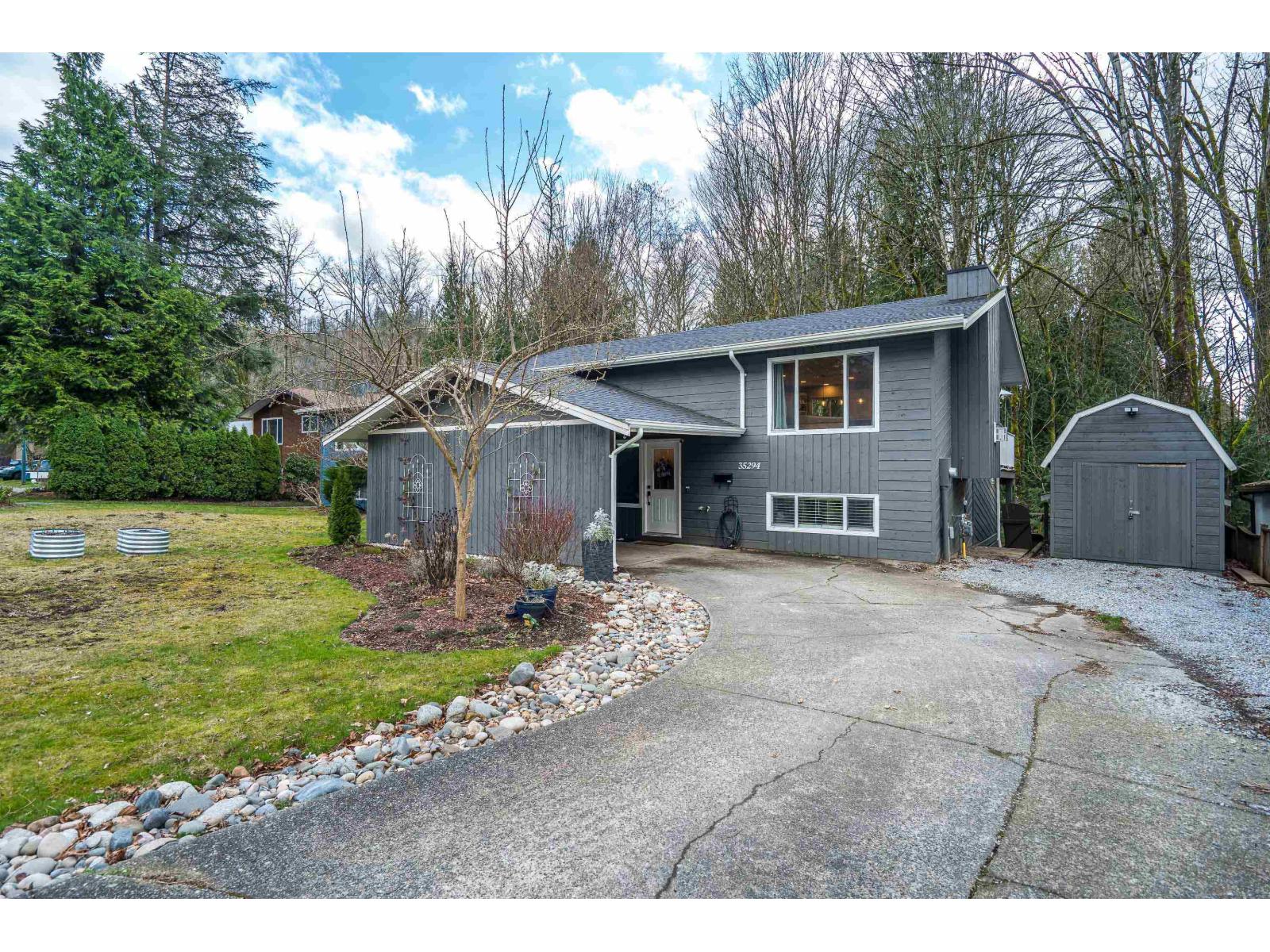 35294 Selkirk Avenue, Abbotsford, British Columbia  V2S 8L2 - Photo 1 - R3096673