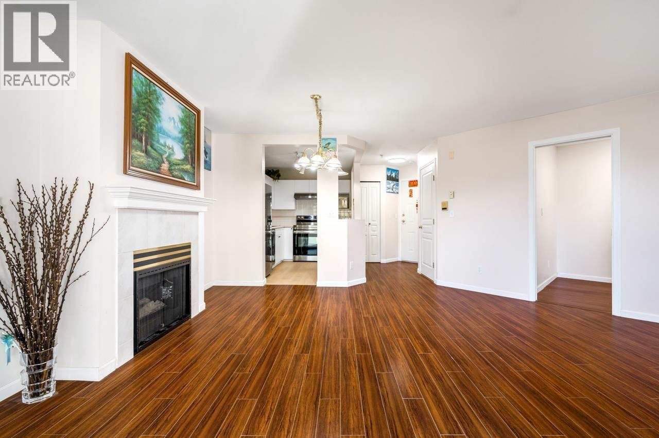 402 7139 18th Avenue, Burnaby, British Columbia  V3N 4Z3 - Photo 2 - R3097036