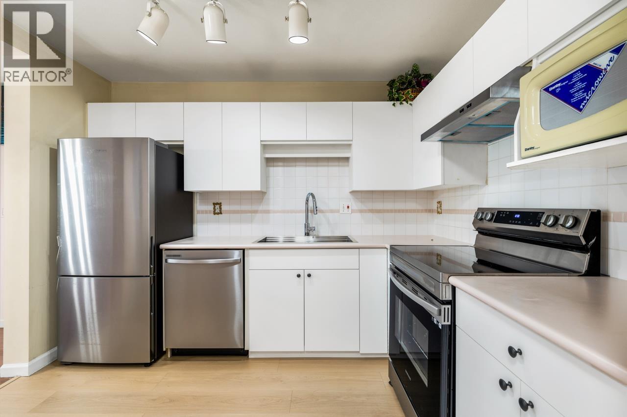 402 7139 18th Avenue, Burnaby, British Columbia  V3N 4Z3 - Photo 6 - R3097036