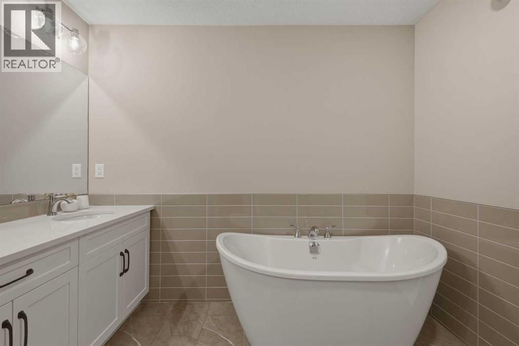 135 Belvedere Crescent Se, Calgary, Alberta  T2A 7Y5 - Photo 28 - A2287783