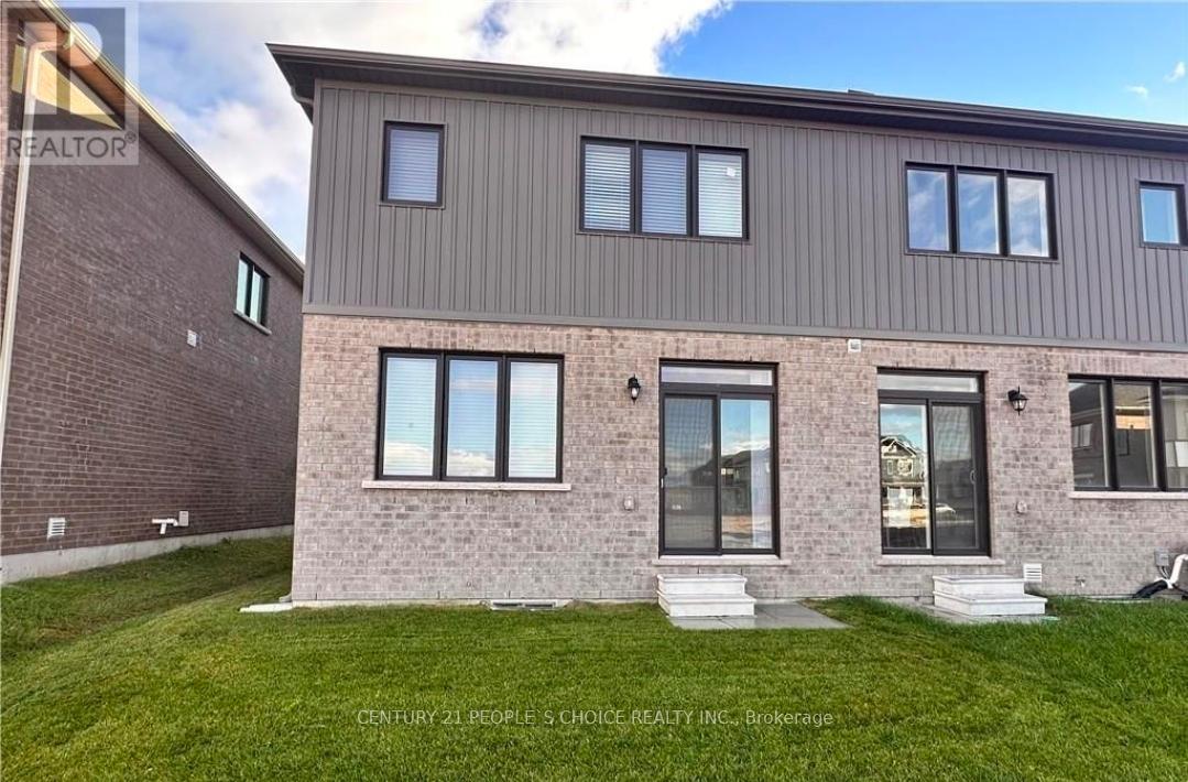 36 Rowlock Street, Welland, Ontario  L3B 0M7 - Photo 2 - X12856454