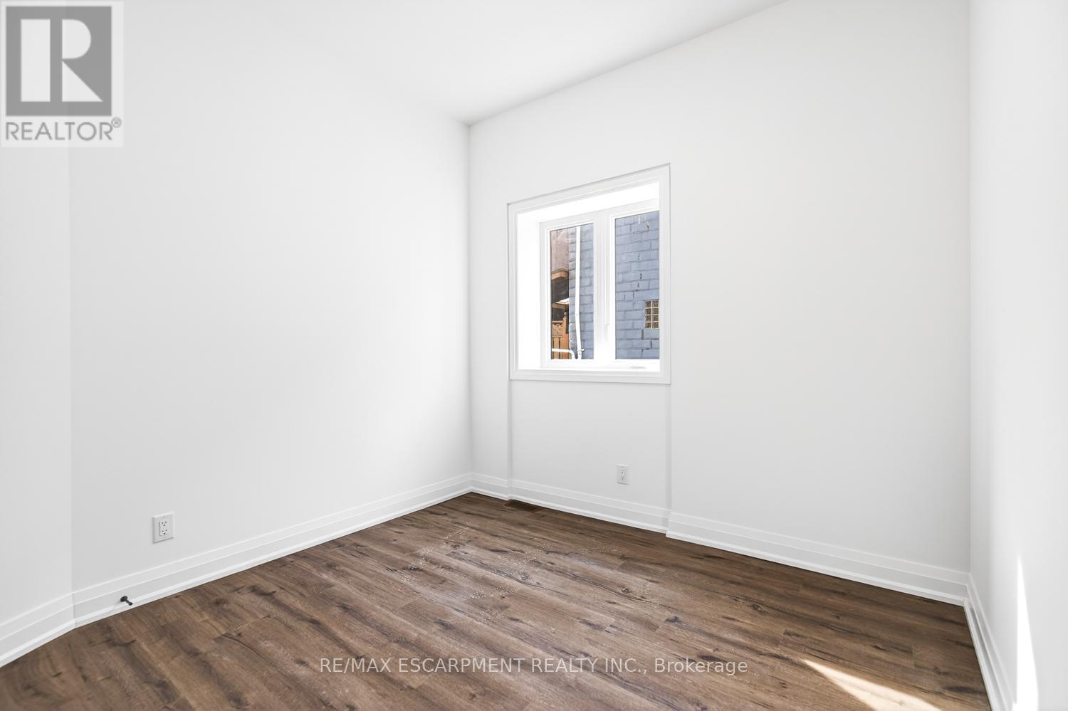 1 - 253 St Clair Boulevard, Hamilton, Ontario  L8M 2P3 - Photo 11 - X12856506