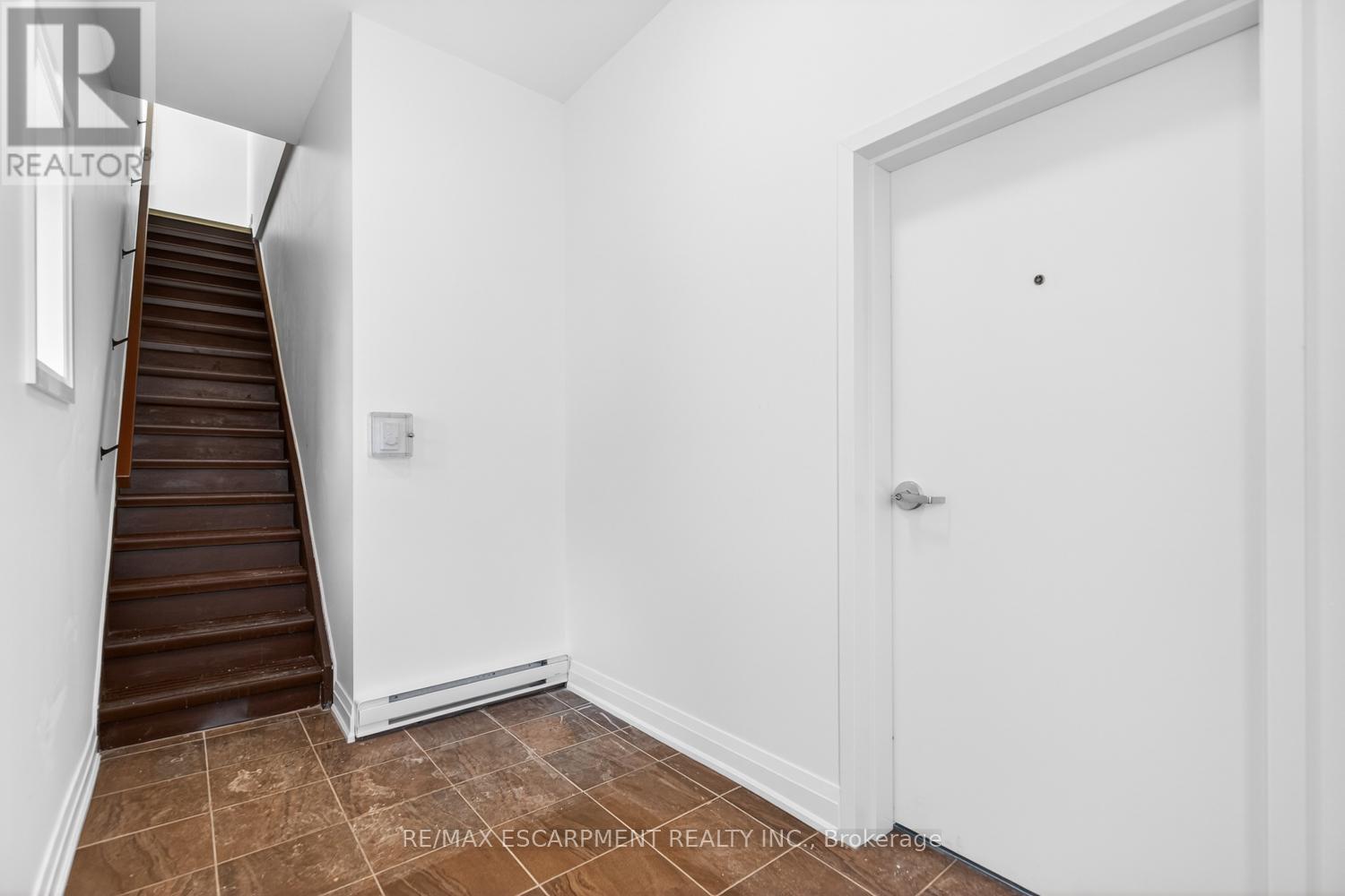 1 - 253 St Clair Boulevard, Hamilton, Ontario  L8M 2P3 - Photo 4 - X12856506