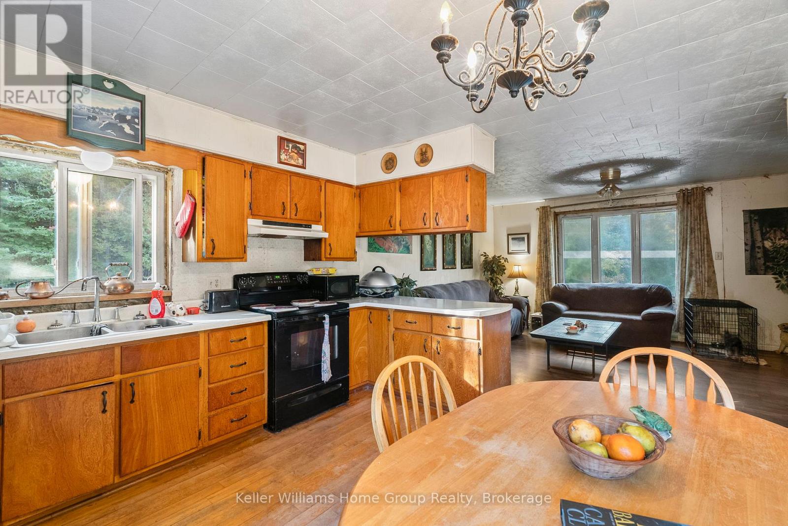 125 North Diagonal Road, South Bruce Peninsula, Ontario  N0H 2T0 - Photo 21 - X12855850