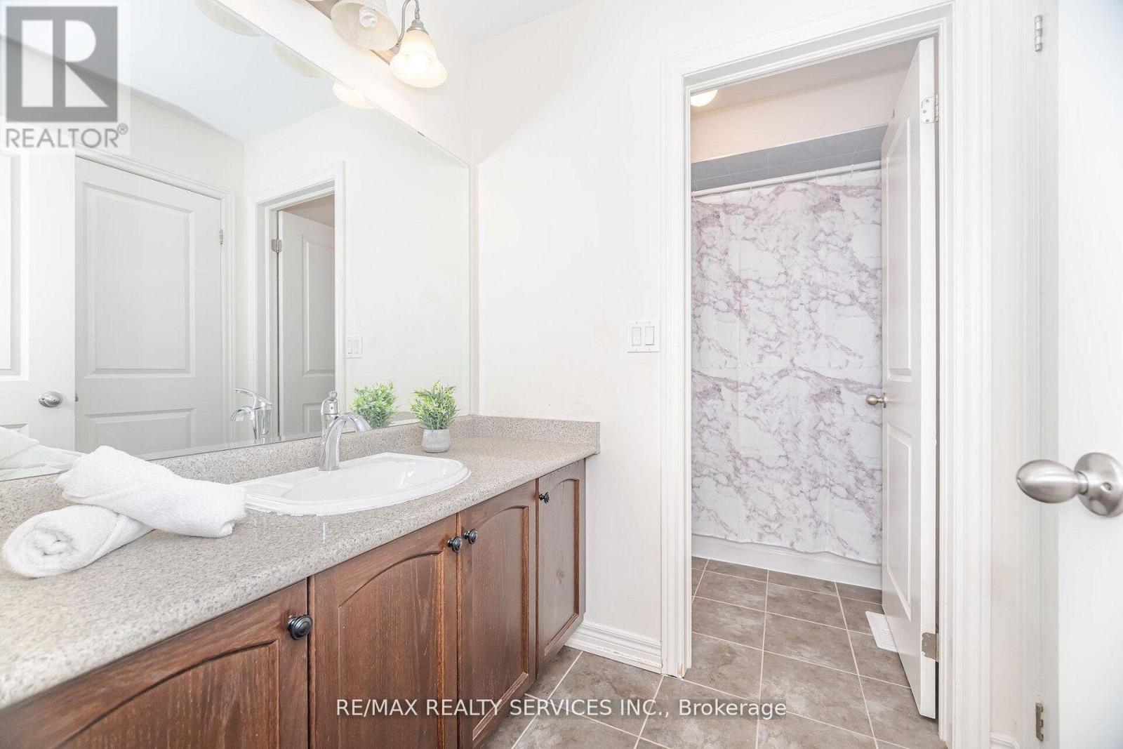 7 Dufay Road, Brampton, Ontario  L7A 4A1 - Photo 21 - W12695746