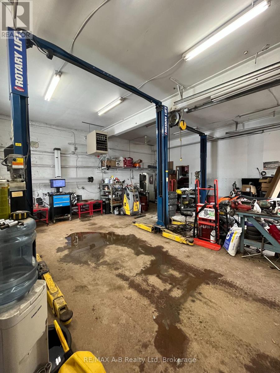 243 9th Avenue E, Owen Sound, Ontario  N4K 5N6 - Photo 3 - X12856742