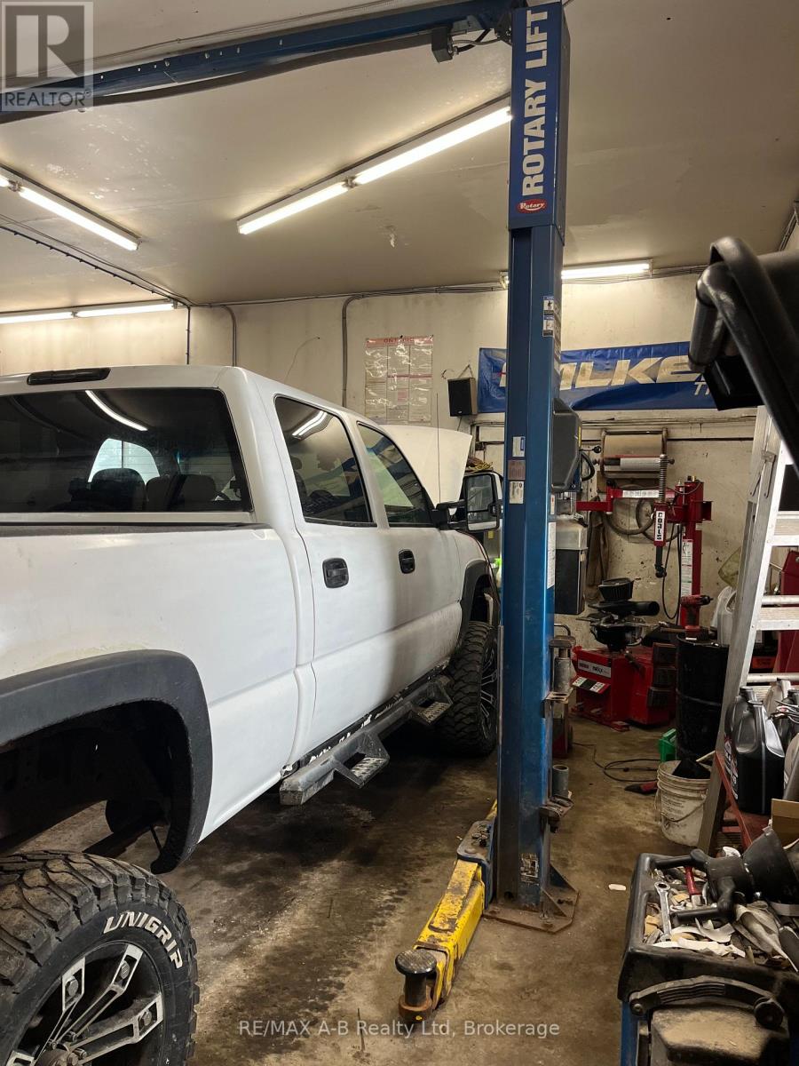 243 9th Avenue E, Owen Sound, Ontario  N4K 5N6 - Photo 6 - X12856742