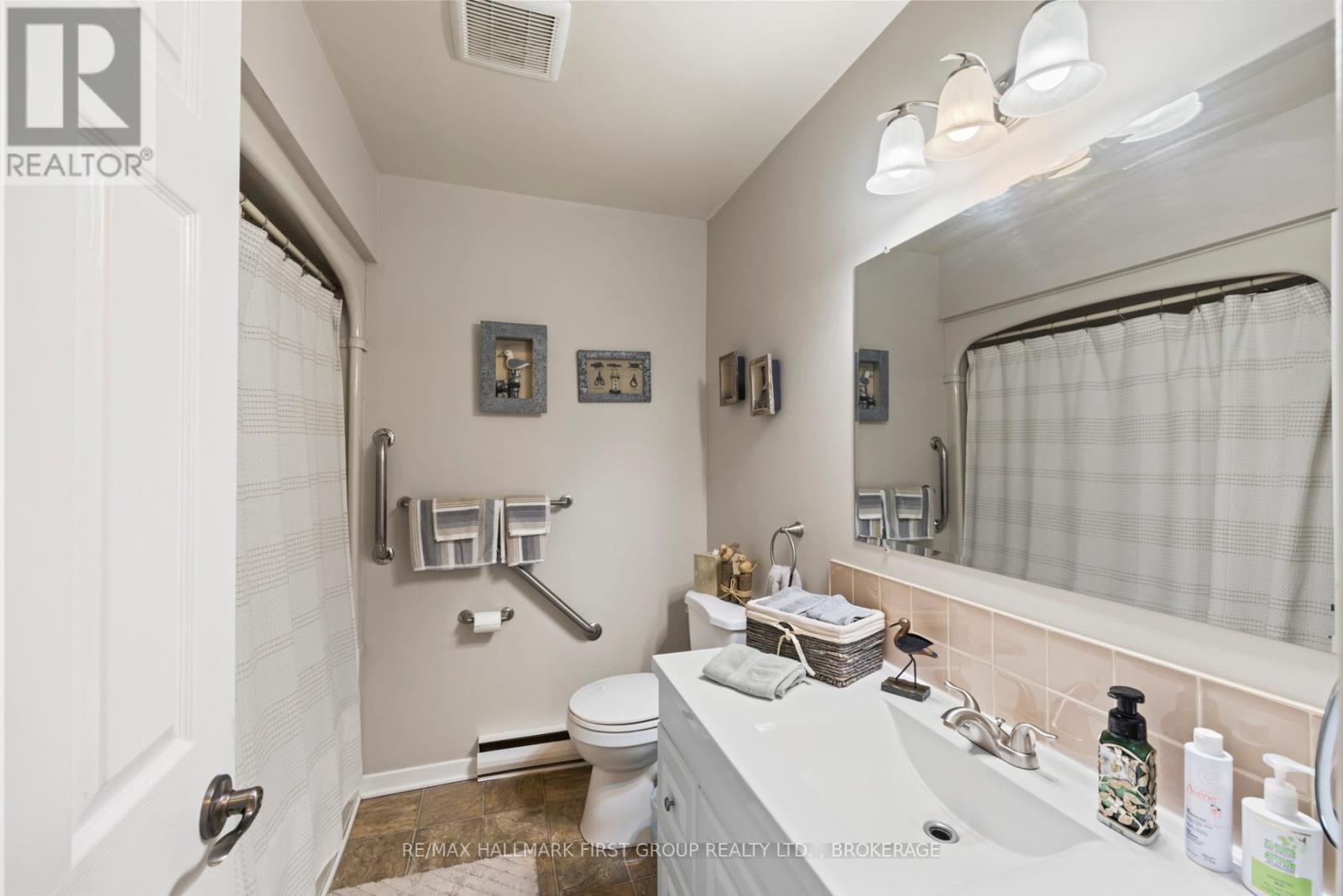 128 Haskins Point Road, Leeds And The Thousand Islands, Ontario  K0H 2N0 - Photo 16 - X12856748