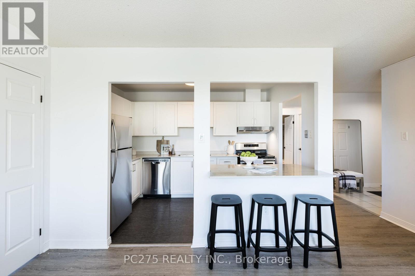 407 - 549 Ridout Street N, London East, Ontario  N6A 5N5 - Photo 10 - X12856544