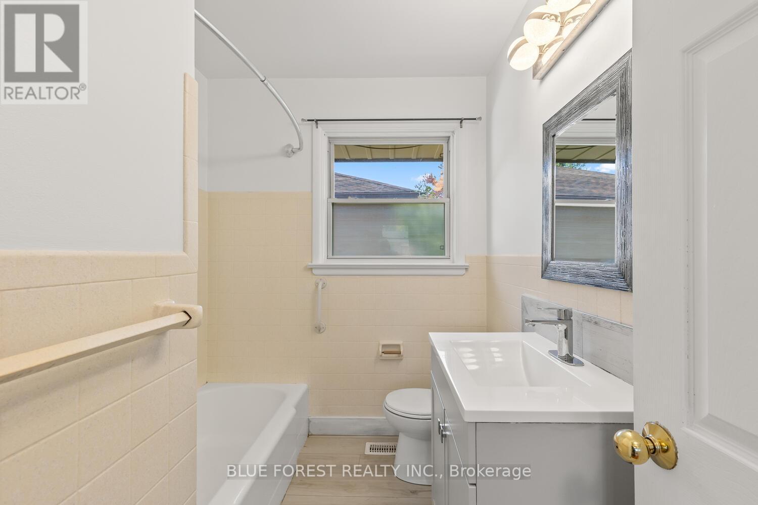 106 Laurentian Drive N, London East, Ontario  N5W 1P2 - Photo 16 - X12856600