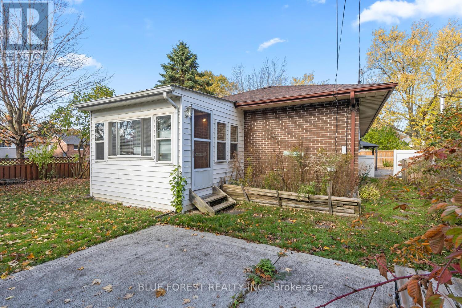 106 Laurentian Drive N, London East, Ontario  N5W 1P2 - Photo 41 - X12856600