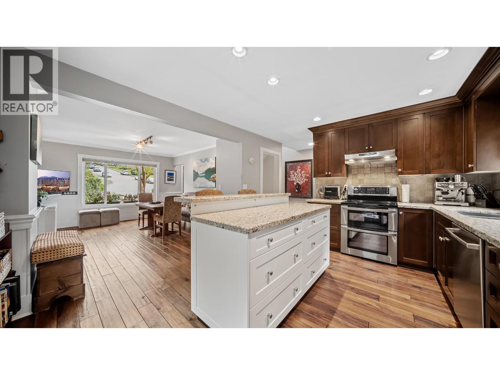 5503 Brookdale Court, Burnaby, British Columbia  V5B 2C6 - Photo 9 - R3094766