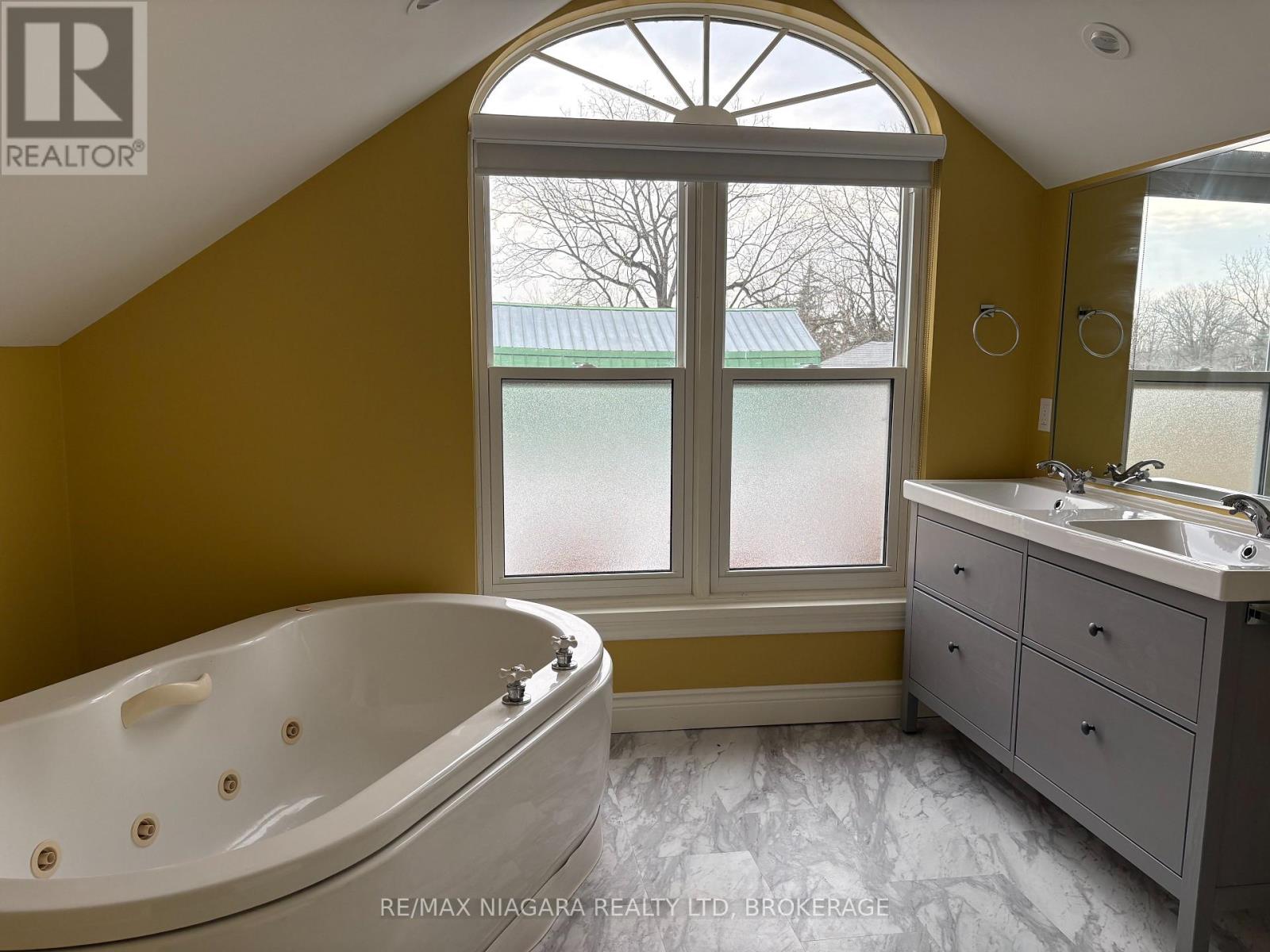 549 Ridge Road N, Fort Erie, Ontario  L0S 1N0 - Photo 16 - X12855640