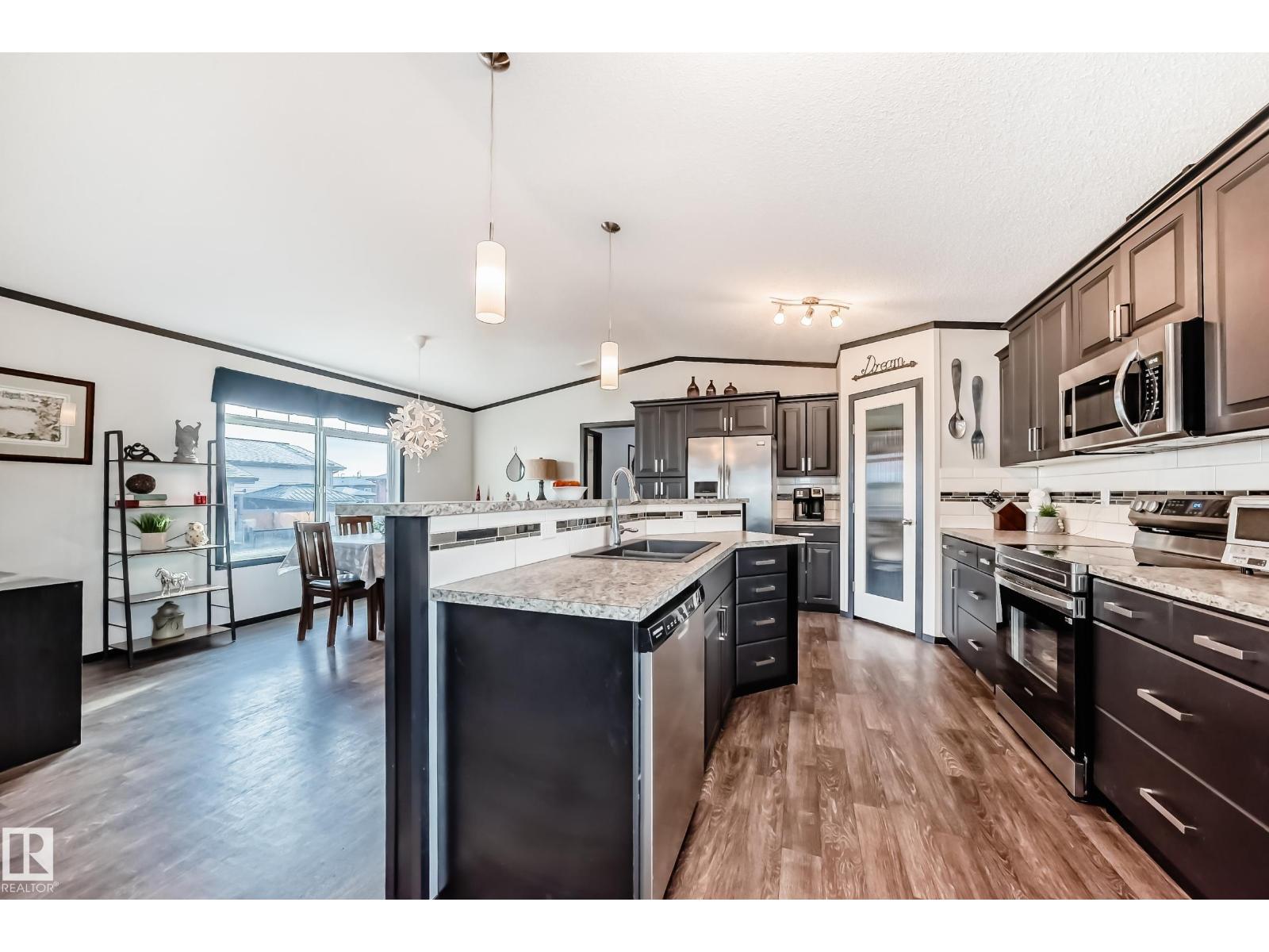 115 Hawthorn Dr, Morinville, Alberta  T8R 2P7 - Photo 10 - E4476112